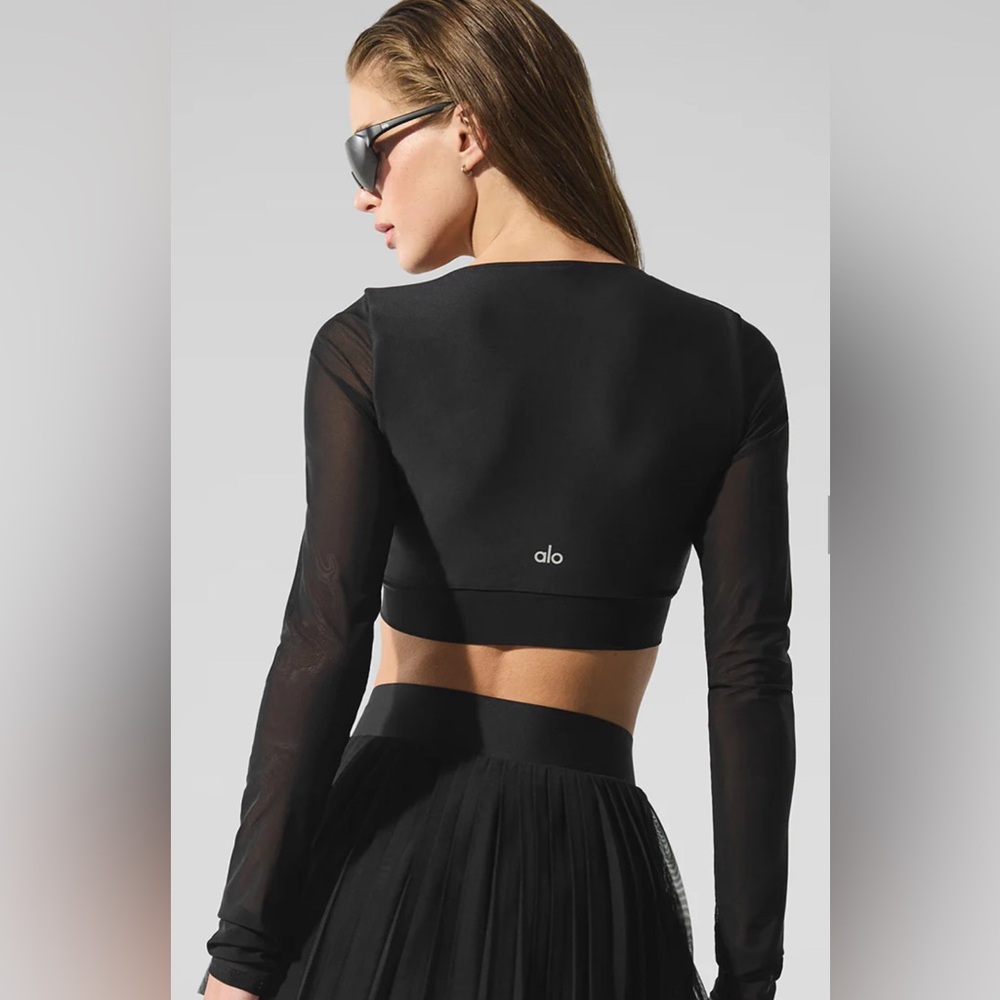 ALO Yoga Black Ruched Crop Top.. Airlift Mesh Divine Long Sleeve bra